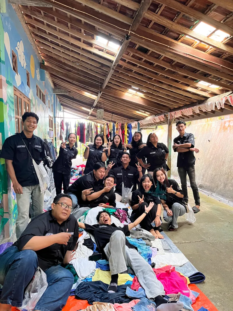 OMK Pelemdukuh Gelar Bazar Pakaian Bekas (layak pakai) di Kalireja: Hasil Penjualan Didonasikan untuk Korban Banjir Sumatera